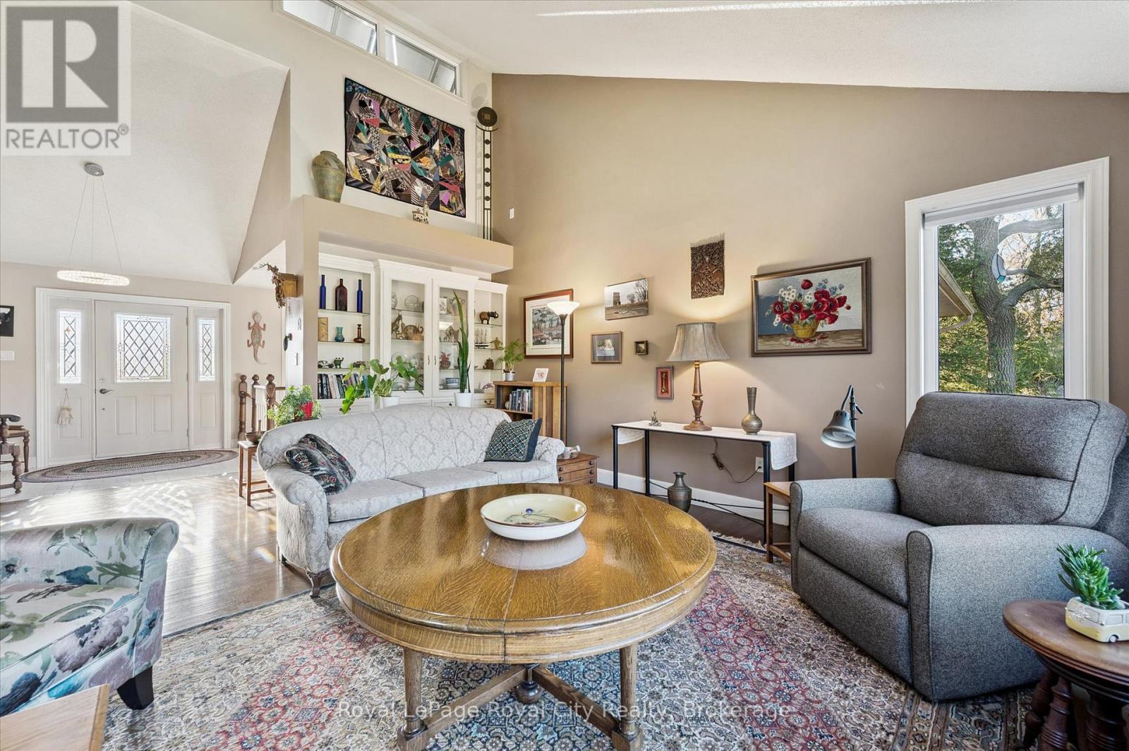 












8060 WELLINGTON RD 18 ROAD

,
Centre Wellington (Fergus),




Ontario
N1M2W5

