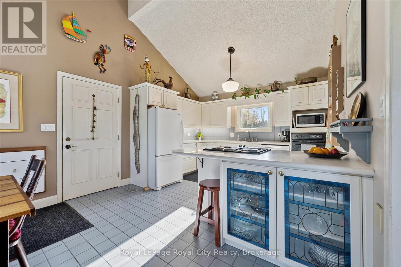 












8060 WELLINGTON RD 18 ROAD

,
Centre Wellington (Fergus),




Ontario
N1M2W5

