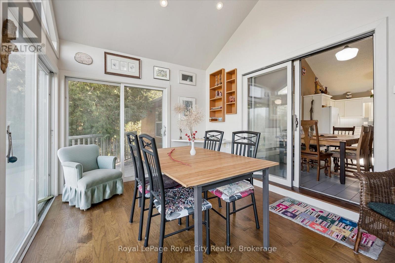 












8060 WELLINGTON RD 18 ROAD

,
Centre Wellington (Fergus),




Ontario
N1M2W5

