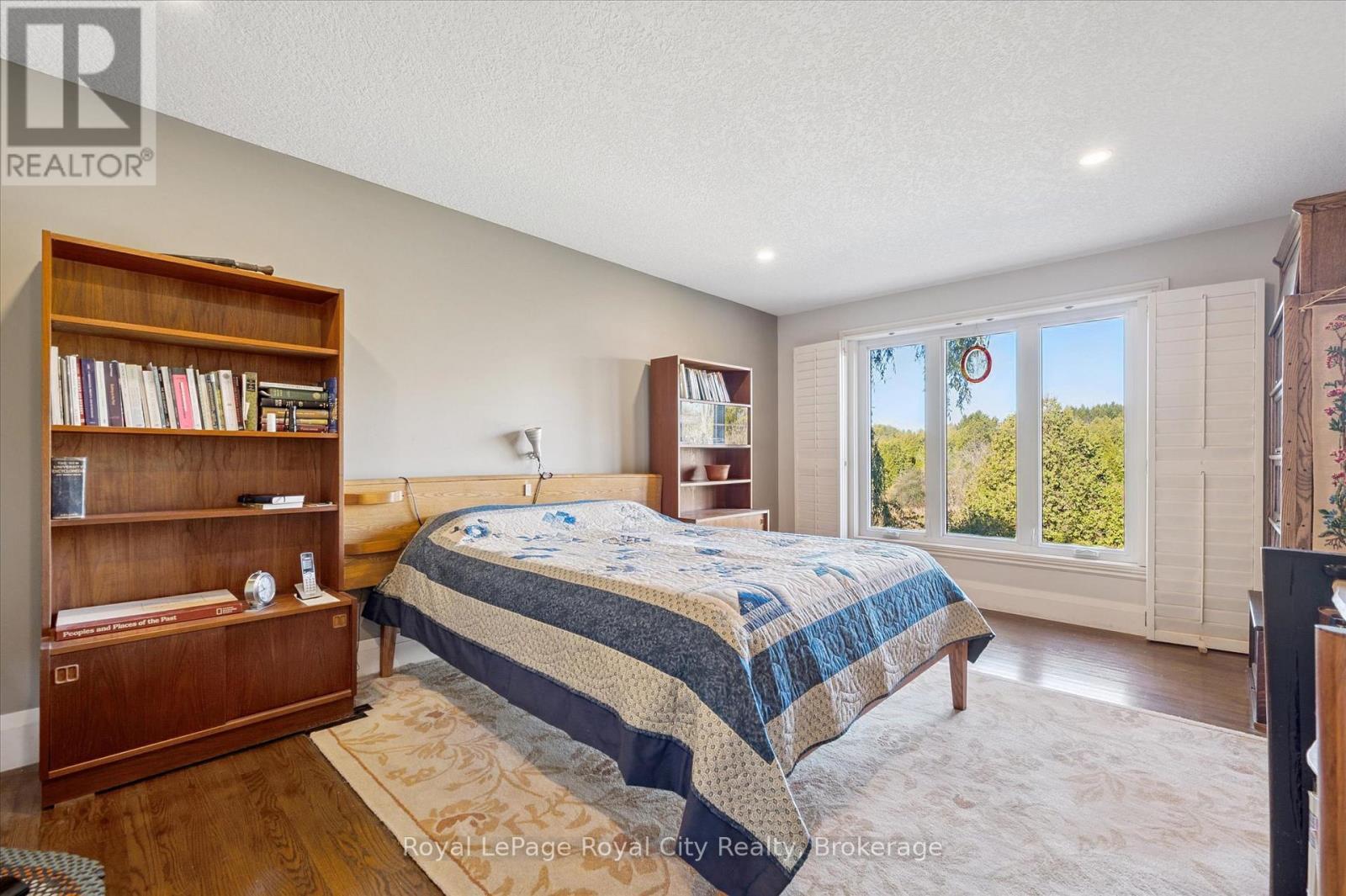 












8060 WELLINGTON RD 18 ROAD

,
Centre Wellington (Fergus),




Ontario
N1M2W5

