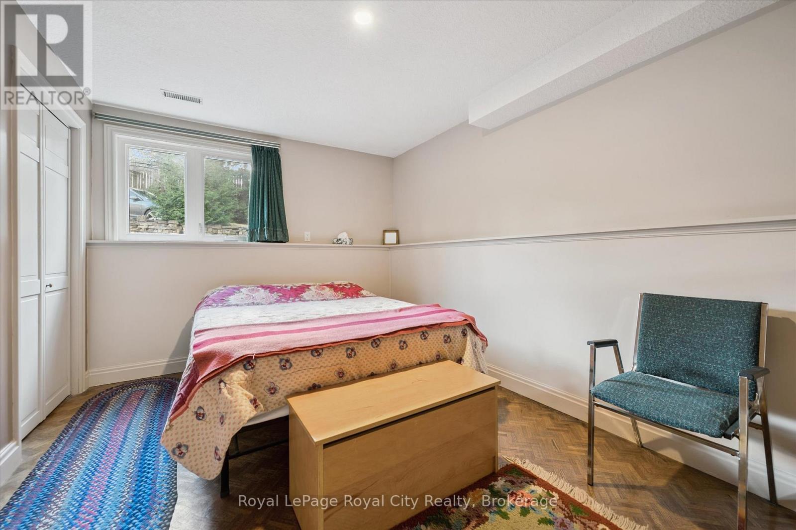 












8060 WELLINGTON RD 18 ROAD

,
Centre Wellington (Fergus),




Ontario
N1M2W5

