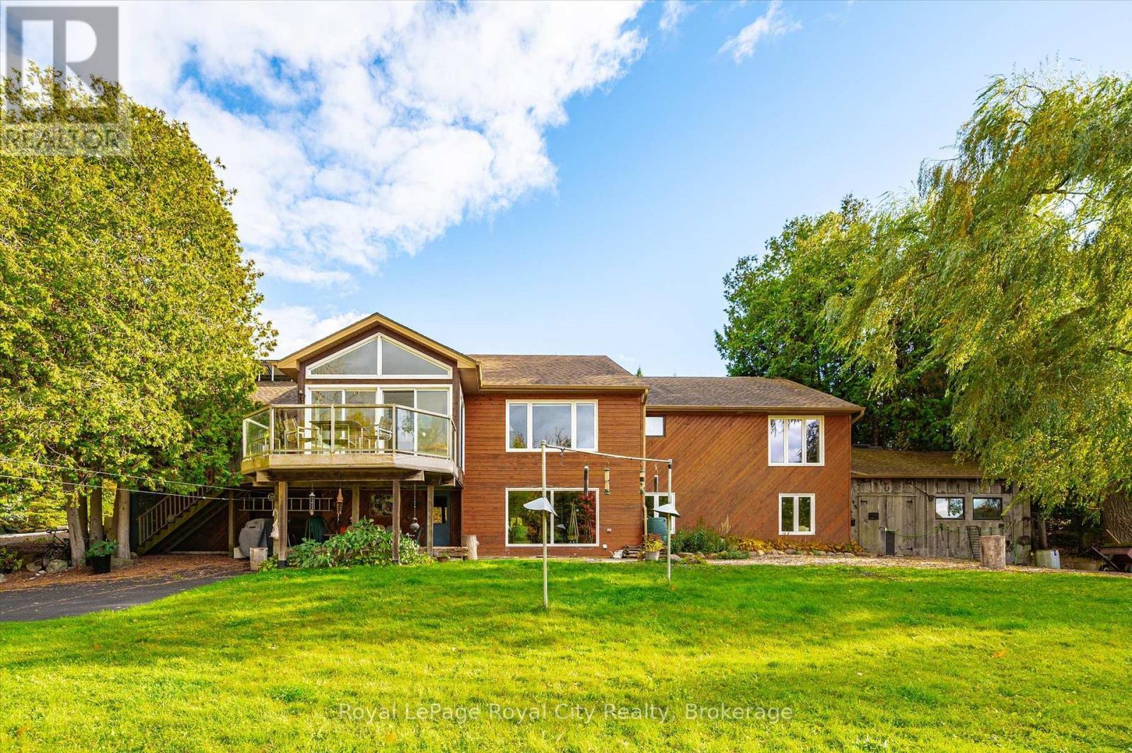 












8060 WELLINGTON RD 18 ROAD

,
Centre Wellington (Fergus),




Ontario
N1M2W5

