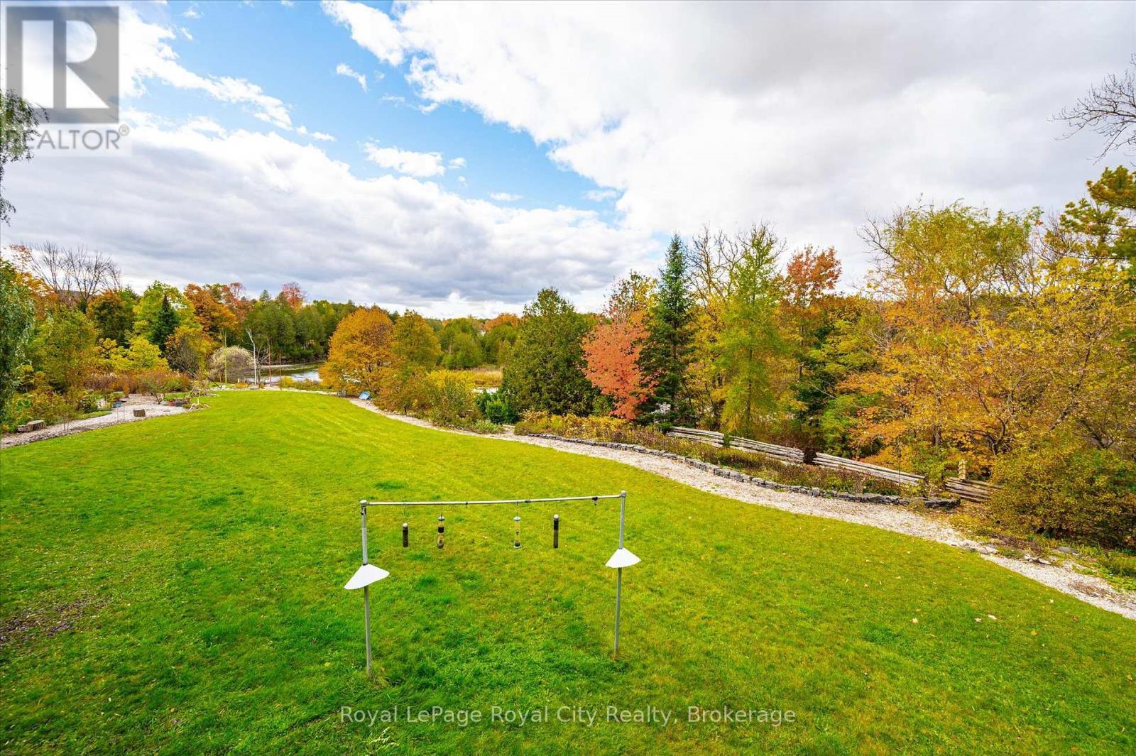 












8060 WELLINGTON RD 18 ROAD

,
Centre Wellington (Fergus),




Ontario
N1M2W5

