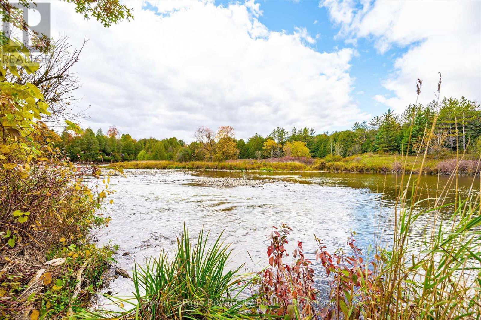 












8060 WELLINGTON RD 18 ROAD

,
Centre Wellington (Fergus),




Ontario
N1M2W5


