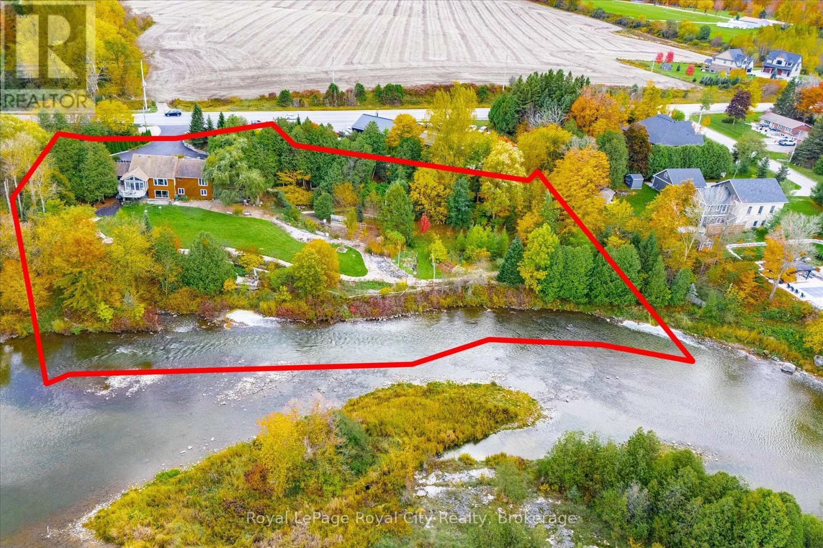 












8060 WELLINGTON RD 18 ROAD

,
Centre Wellington (Fergus),




Ontario
N1M2W5


