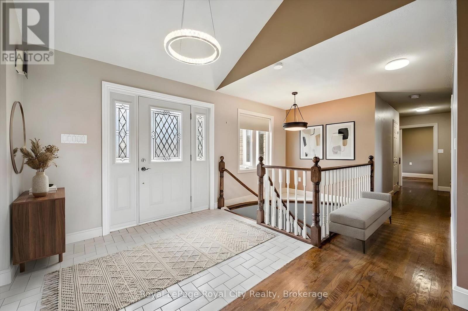 












8060 WELLINGTON RD 18 ROAD

,
Centre Wellington (Fergus),




Ontario
N1M2W5

