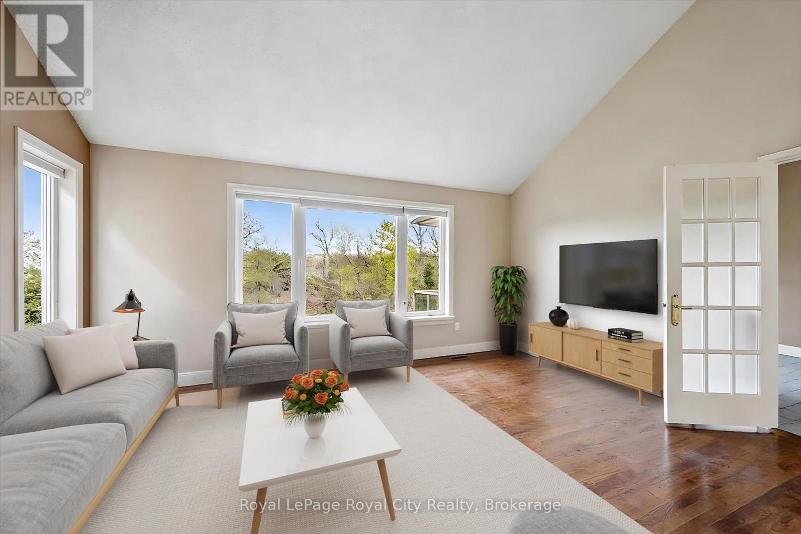 












8060 WELLINGTON RD 18 ROAD

,
Centre Wellington (Fergus),




Ontario
N1M2W5

