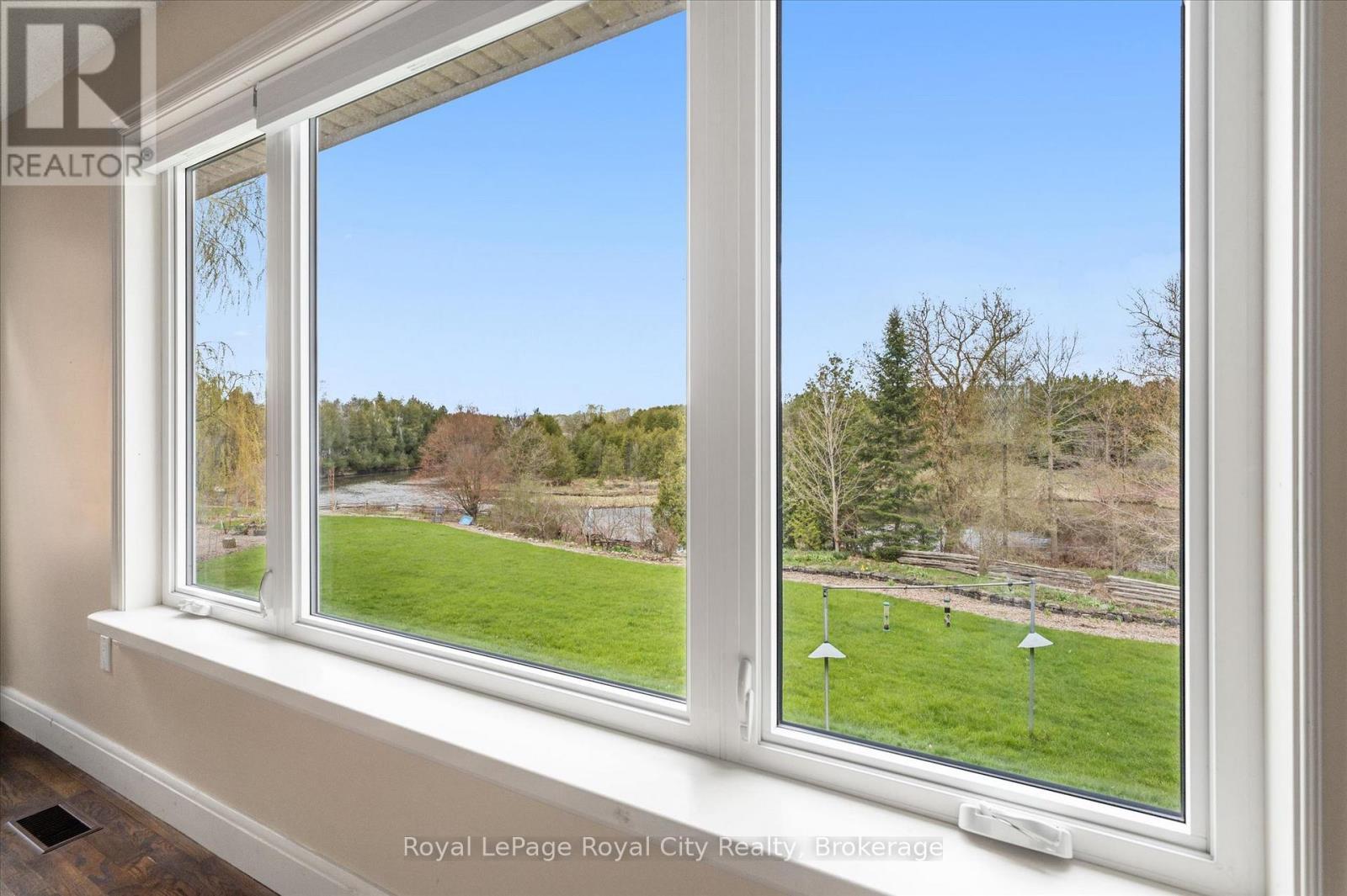 












8060 WELLINGTON RD 18 ROAD

,
Centre Wellington (Fergus),




Ontario
N1M2W5

