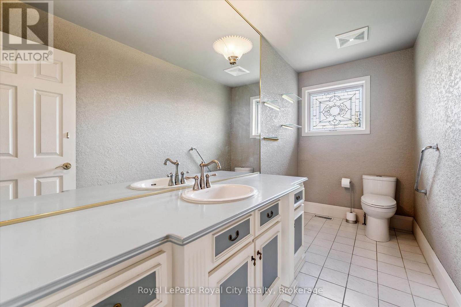 












8060 WELLINGTON RD 18 ROAD

,
Centre Wellington (Fergus),




Ontario
N1M2W5

