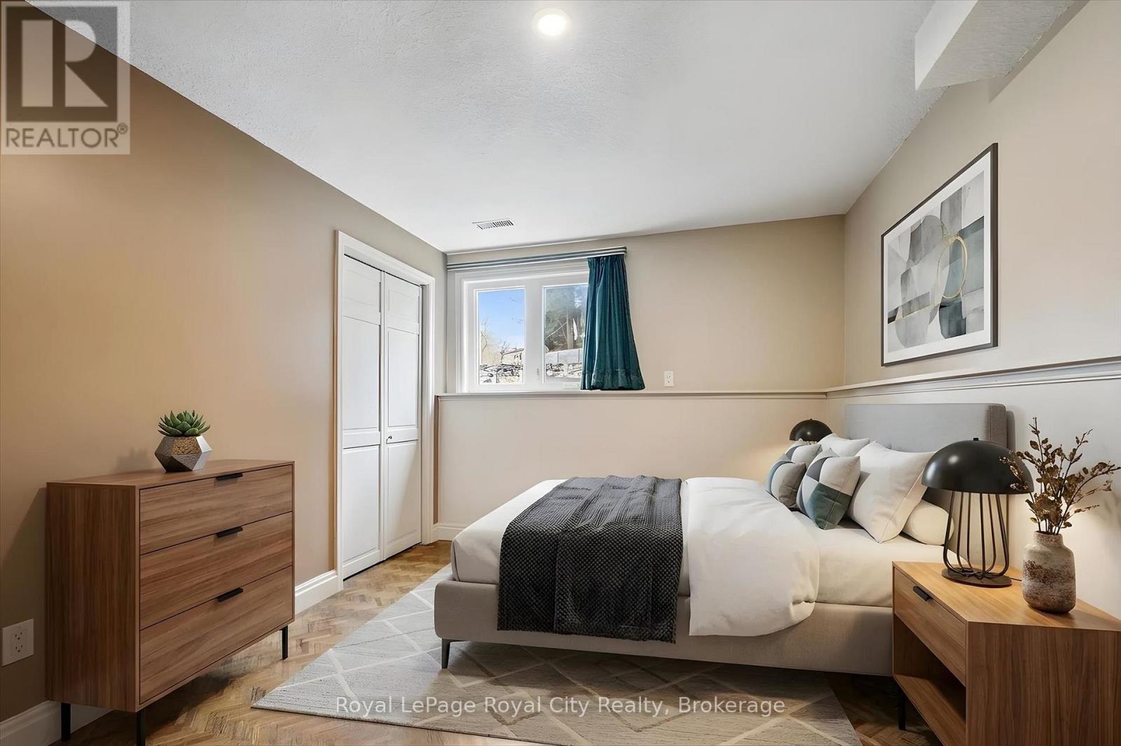 












8060 WELLINGTON RD 18 ROAD

,
Centre Wellington (Fergus),




Ontario
N1M2W5

