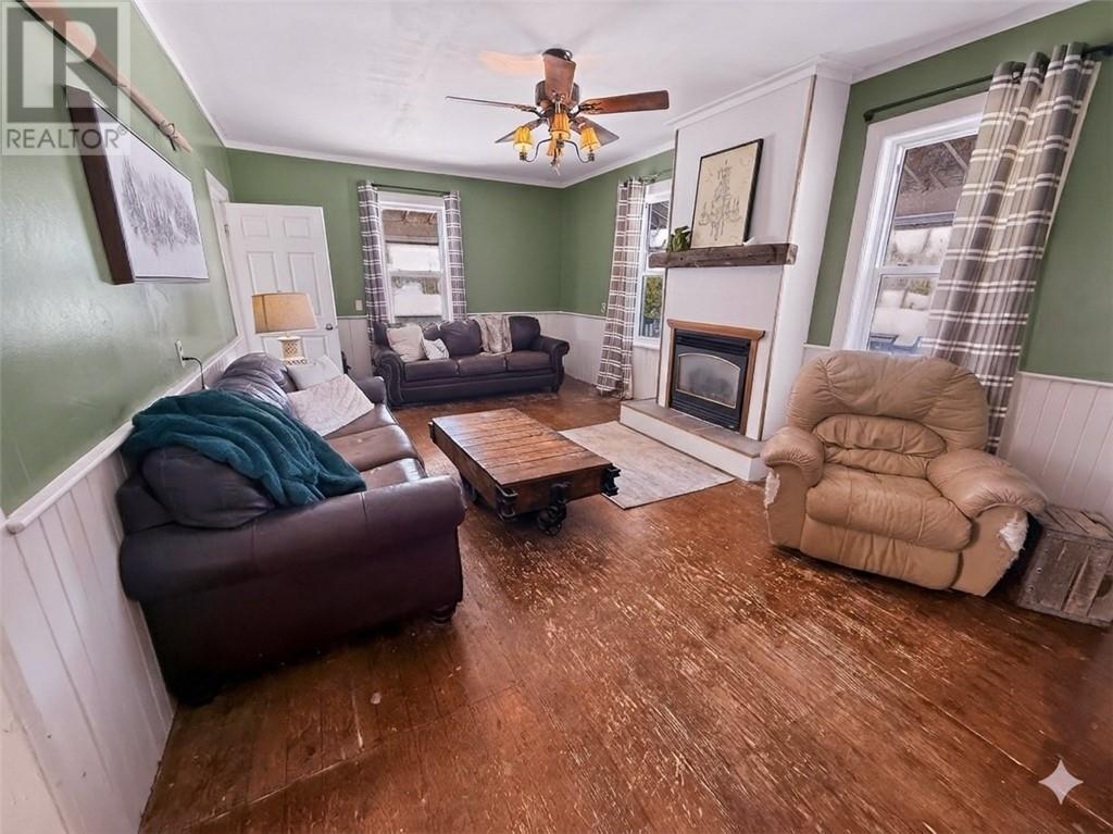 












10928 Highway 540

,
Gore Bay, Manitoulin Island,




Ontario
P0P1H0

