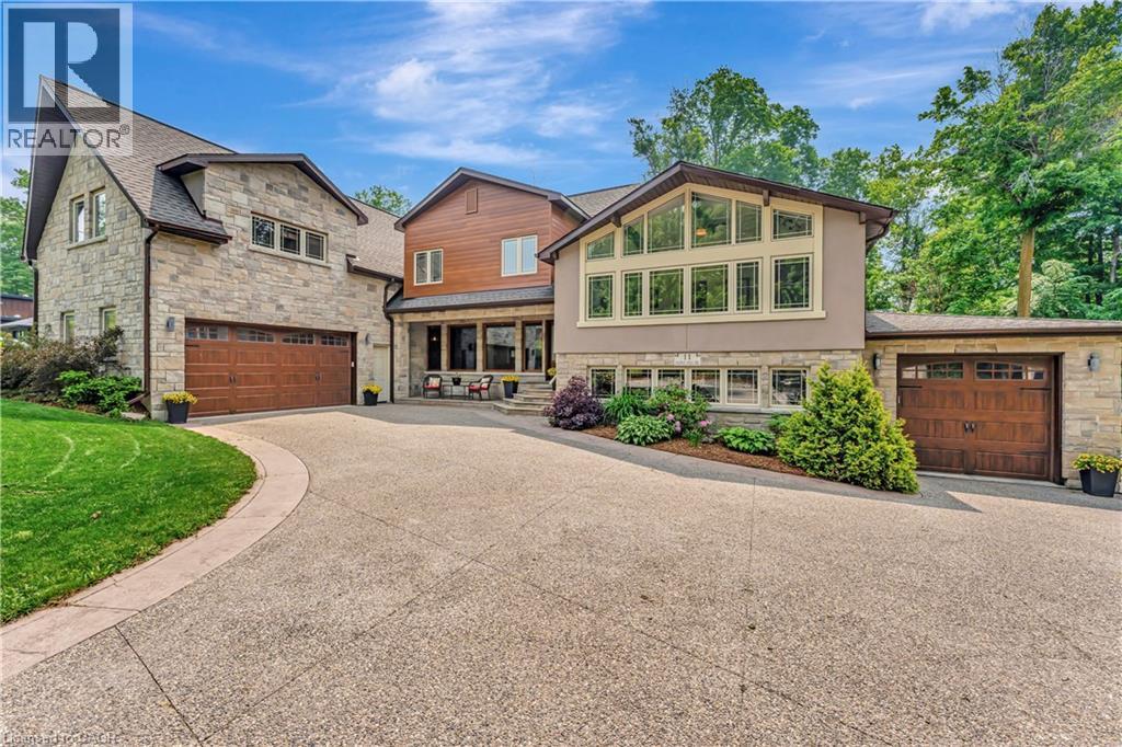 












11 MAPLE HILL Drive

,
Kitchener,




Ontario
N2M2R7

