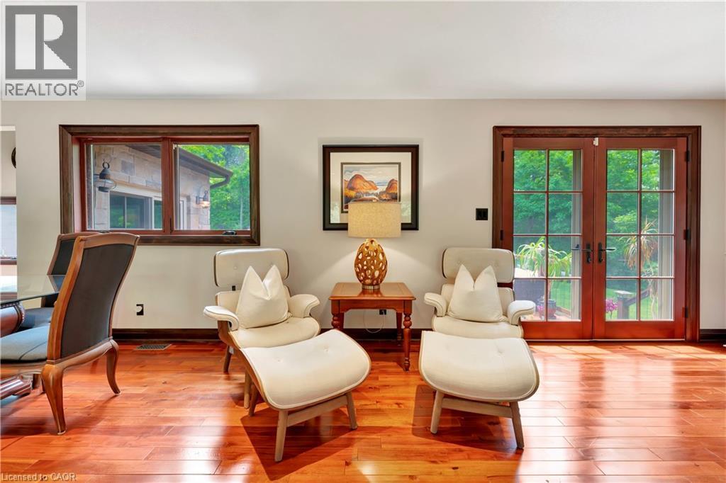 












11 MAPLE HILL Drive

,
Kitchener,




Ontario
N2M2R7

