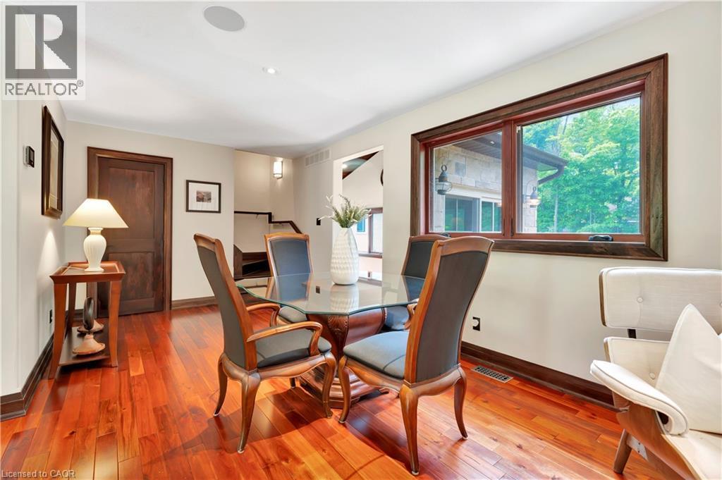 












11 MAPLE HILL Drive

,
Kitchener,




Ontario
N2M2R7

