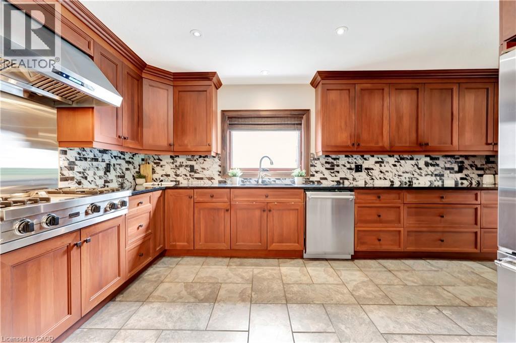 












11 MAPLE HILL Drive

,
Kitchener,




Ontario
N2M2R7

