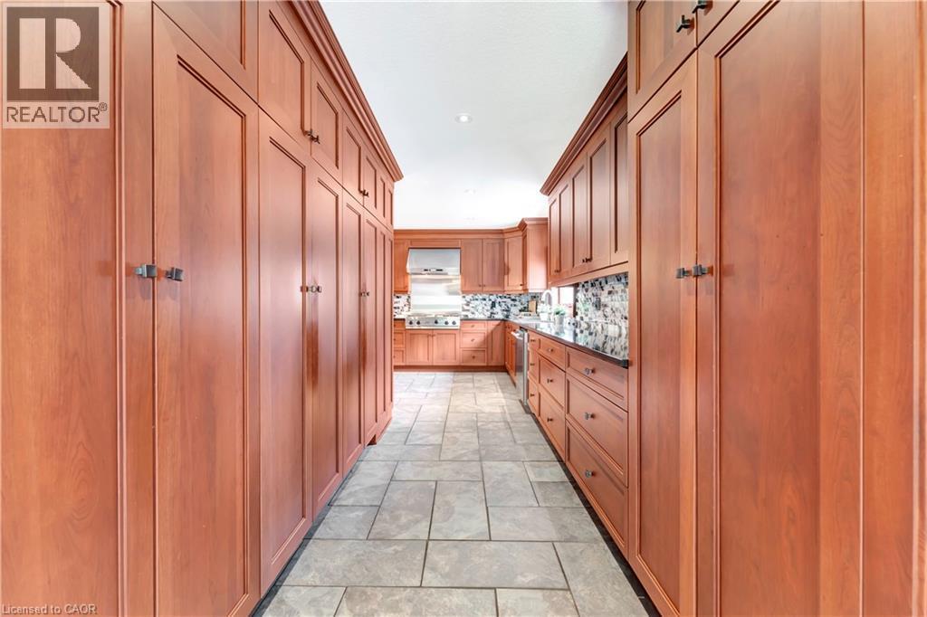 












11 MAPLE HILL Drive

,
Kitchener,




Ontario
N2M2R7

