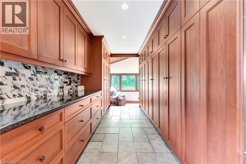 












11 MAPLE HILL Drive

,
Kitchener,




Ontario
N2M2R7

