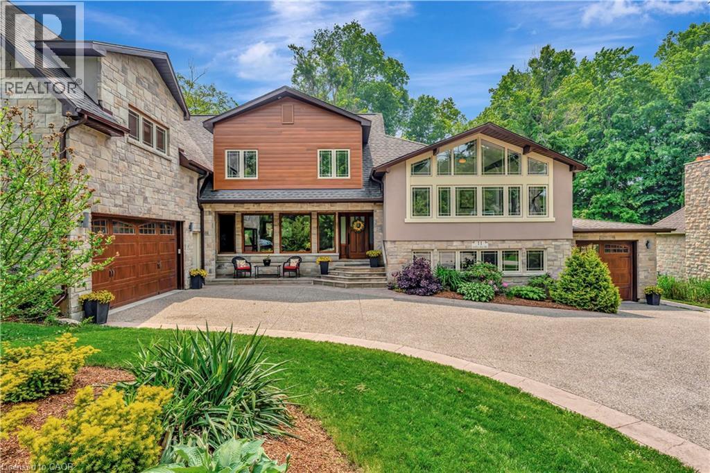 












11 MAPLE HILL Drive

,
Kitchener,




Ontario
N2M2R7

