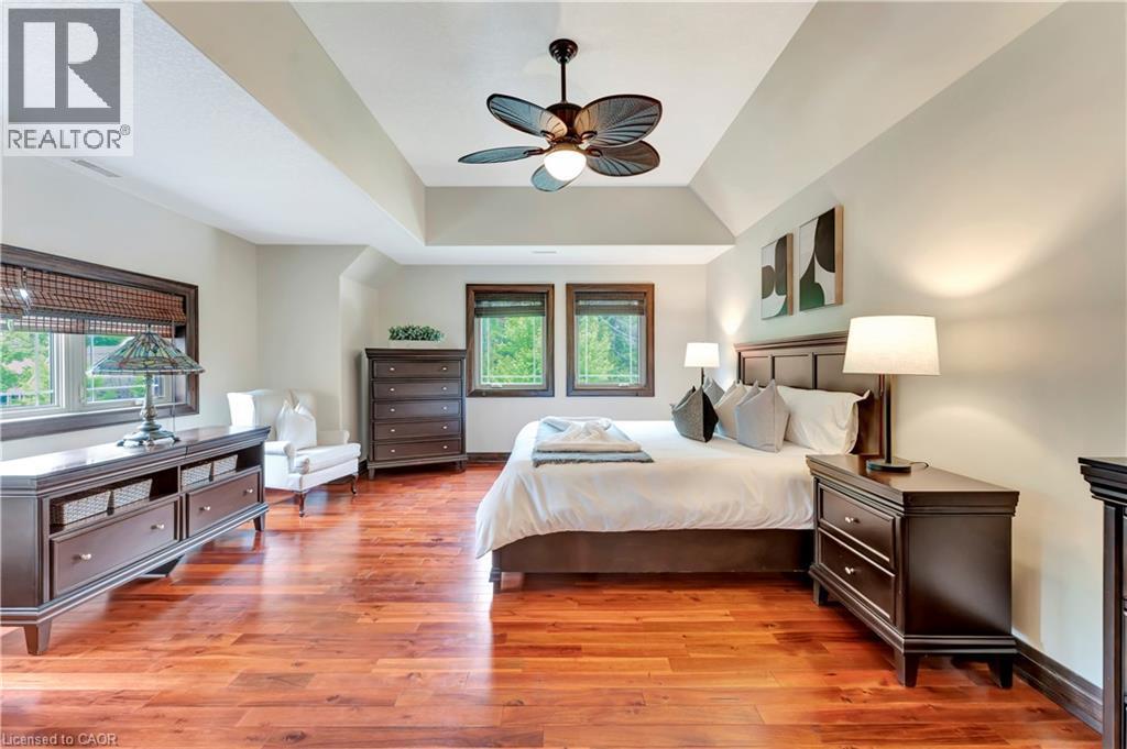 












11 MAPLE HILL Drive

,
Kitchener,




Ontario
N2M2R7

