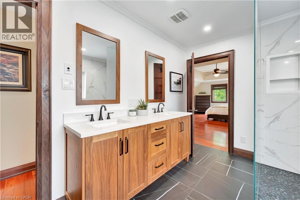 












11 MAPLE HILL Drive

,
Kitchener,




Ontario
N2M2R7

