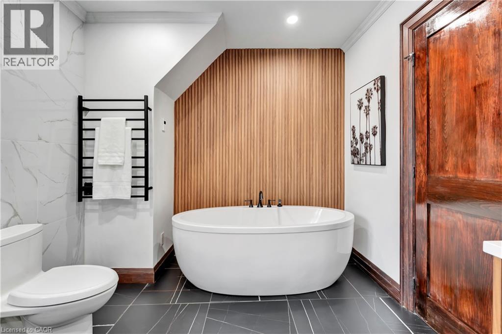 












11 MAPLE HILL Drive

,
Kitchener,




Ontario
N2M2R7

