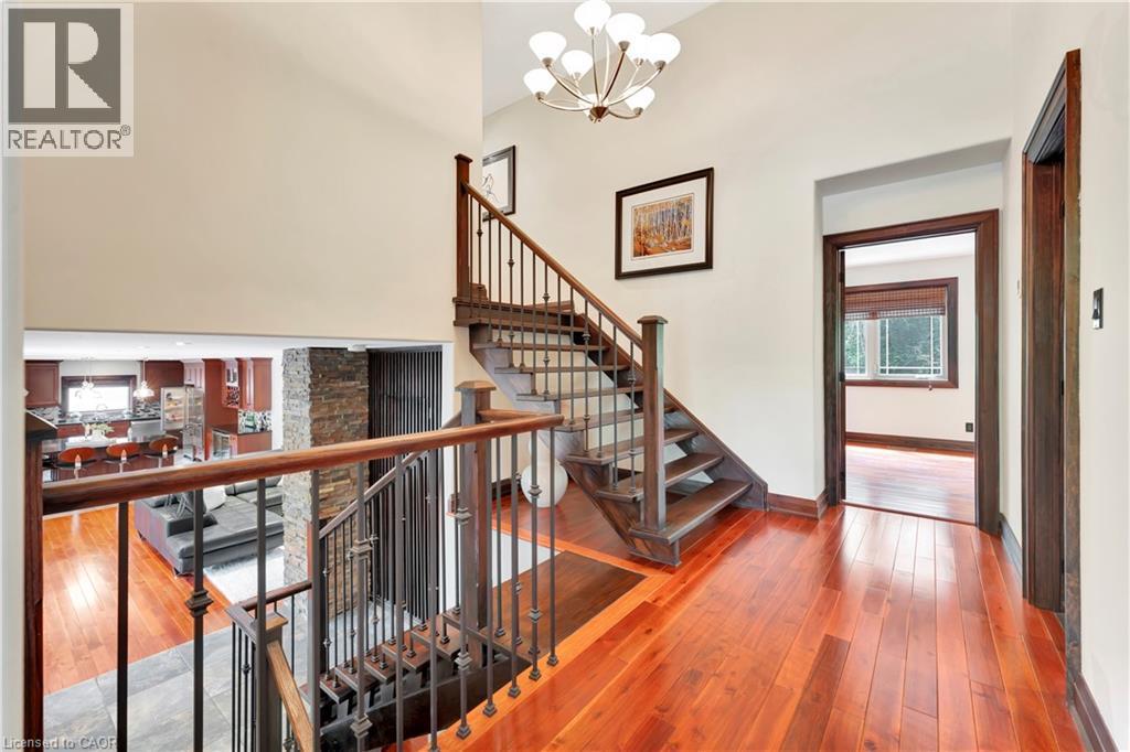 












11 MAPLE HILL Drive

,
Kitchener,




Ontario
N2M2R7

