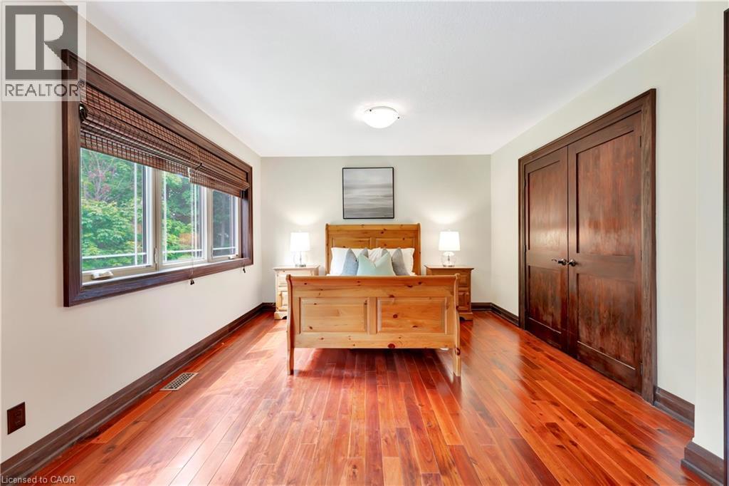 












11 MAPLE HILL Drive

,
Kitchener,




Ontario
N2M2R7

