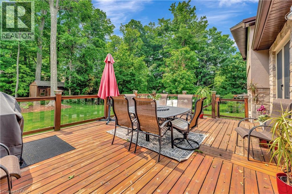 












11 MAPLE HILL Drive

,
Kitchener,




Ontario
N2M2R7

