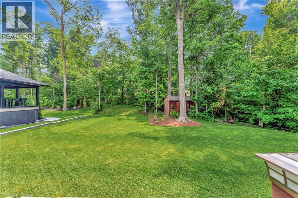 












11 MAPLE HILL Drive

,
Kitchener,




Ontario
N2M2R7

