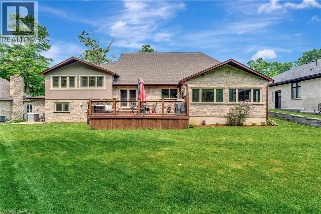 












11 MAPLE HILL Drive

,
Kitchener,




Ontario
N2M2R7

