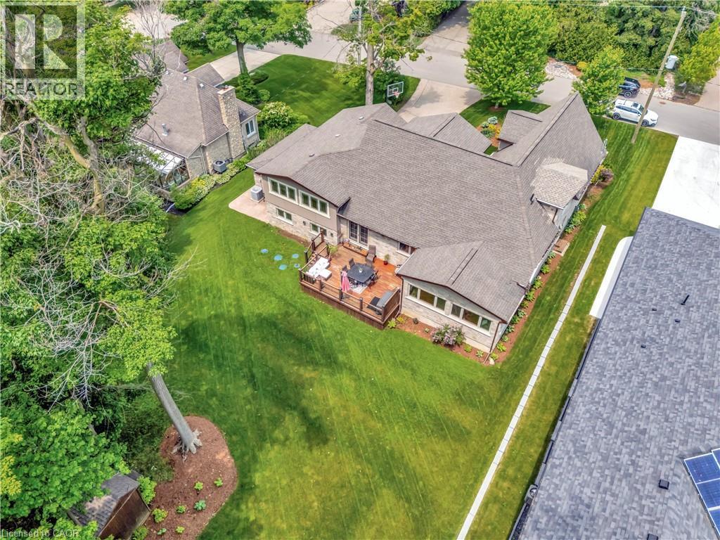 












11 MAPLE HILL Drive

,
Kitchener,




Ontario
N2M2R7

