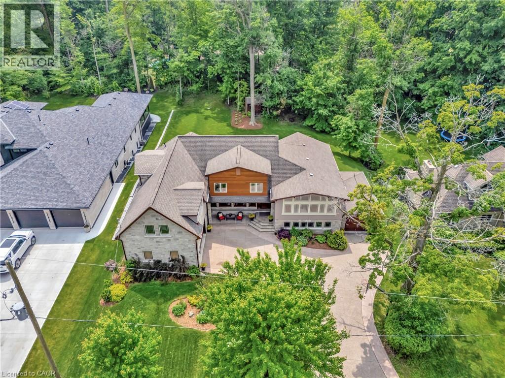 












11 MAPLE HILL Drive

,
Kitchener,




Ontario
N2M2R7

