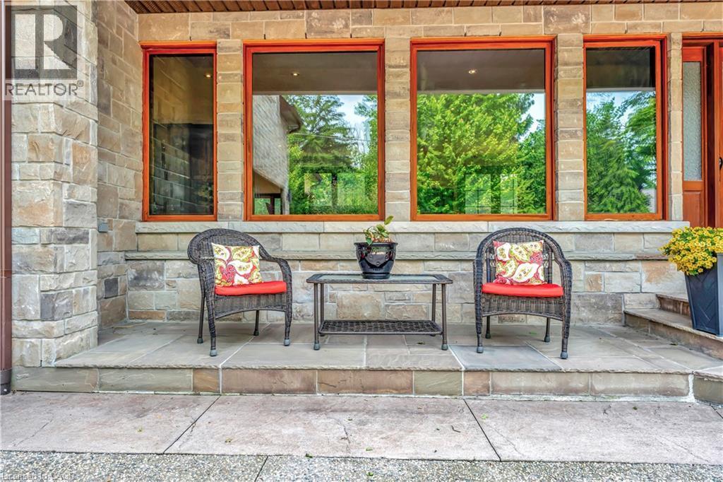 












11 MAPLE HILL Drive

,
Kitchener,




Ontario
N2M2R7

