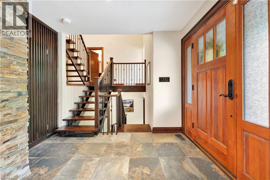 












11 MAPLE HILL Drive

,
Kitchener,




Ontario
N2M2R7

