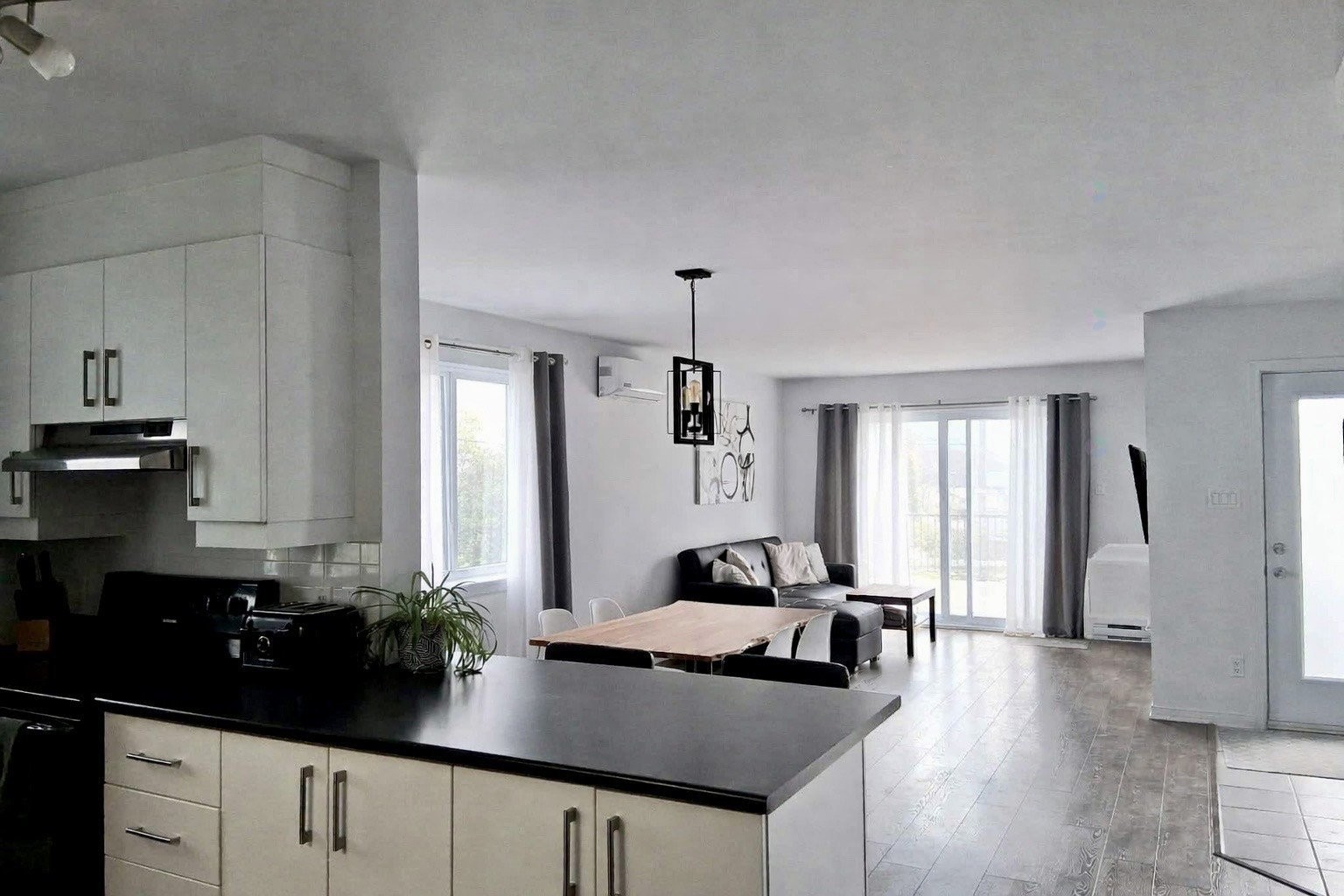 









887


Ch. de Montréal O.

,
Gatineau (Masson-Angers),




QC
J8M0C9

