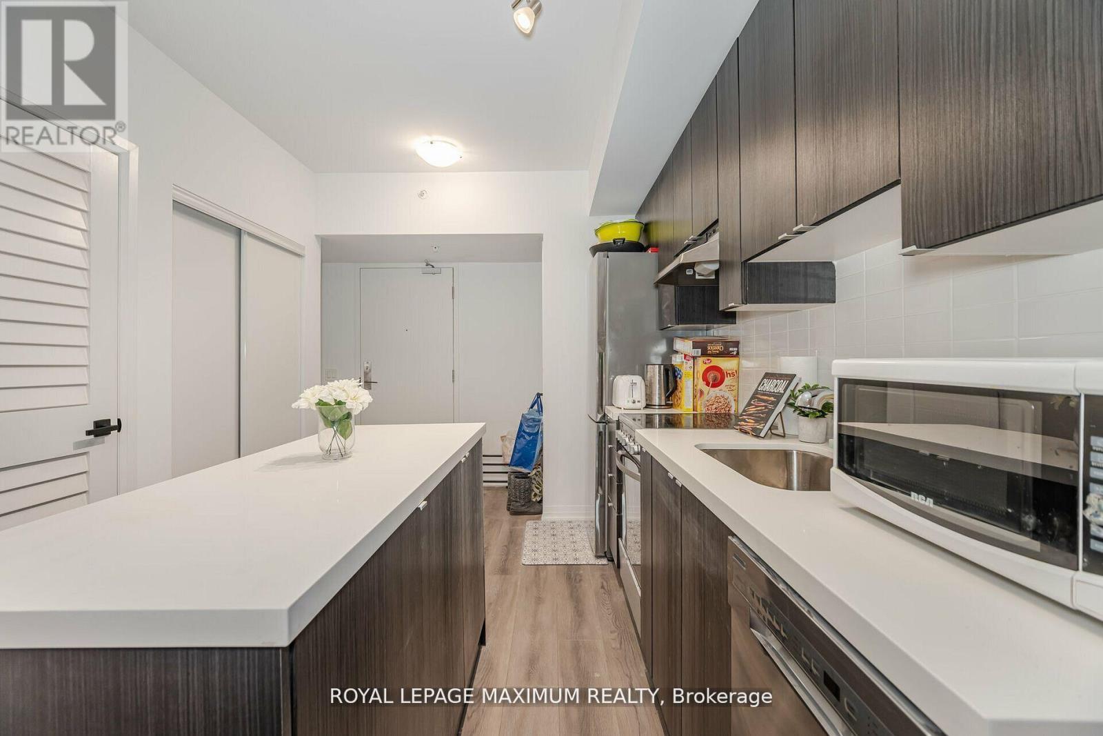 












308 - 408 BROWNS LINE

,
Toronto,




Ontario
M9W3T9

