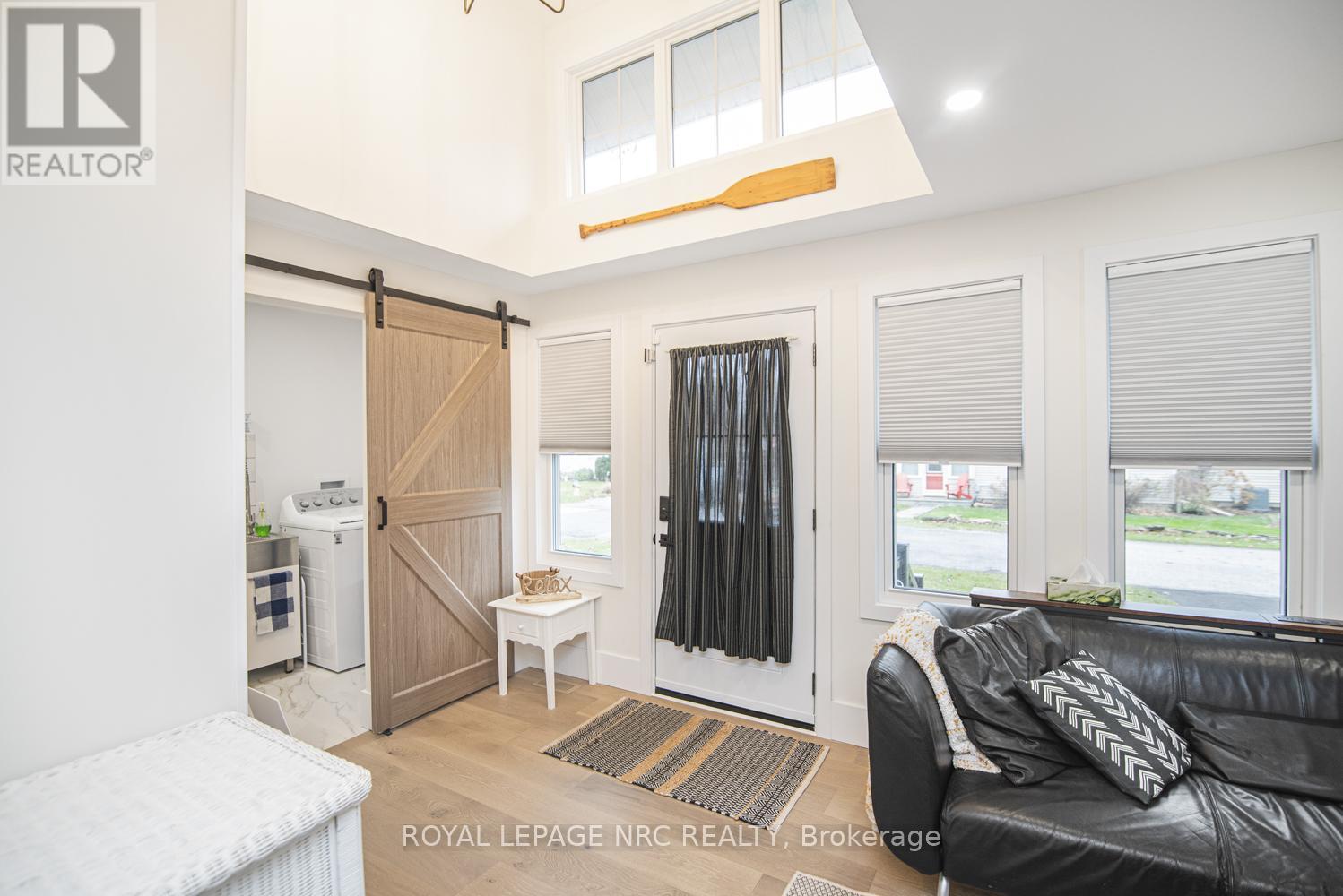 












385 WESTWOOD AVENUE

,
Fort Erie (Crystal Beach),




Ontario
L0S1B0

