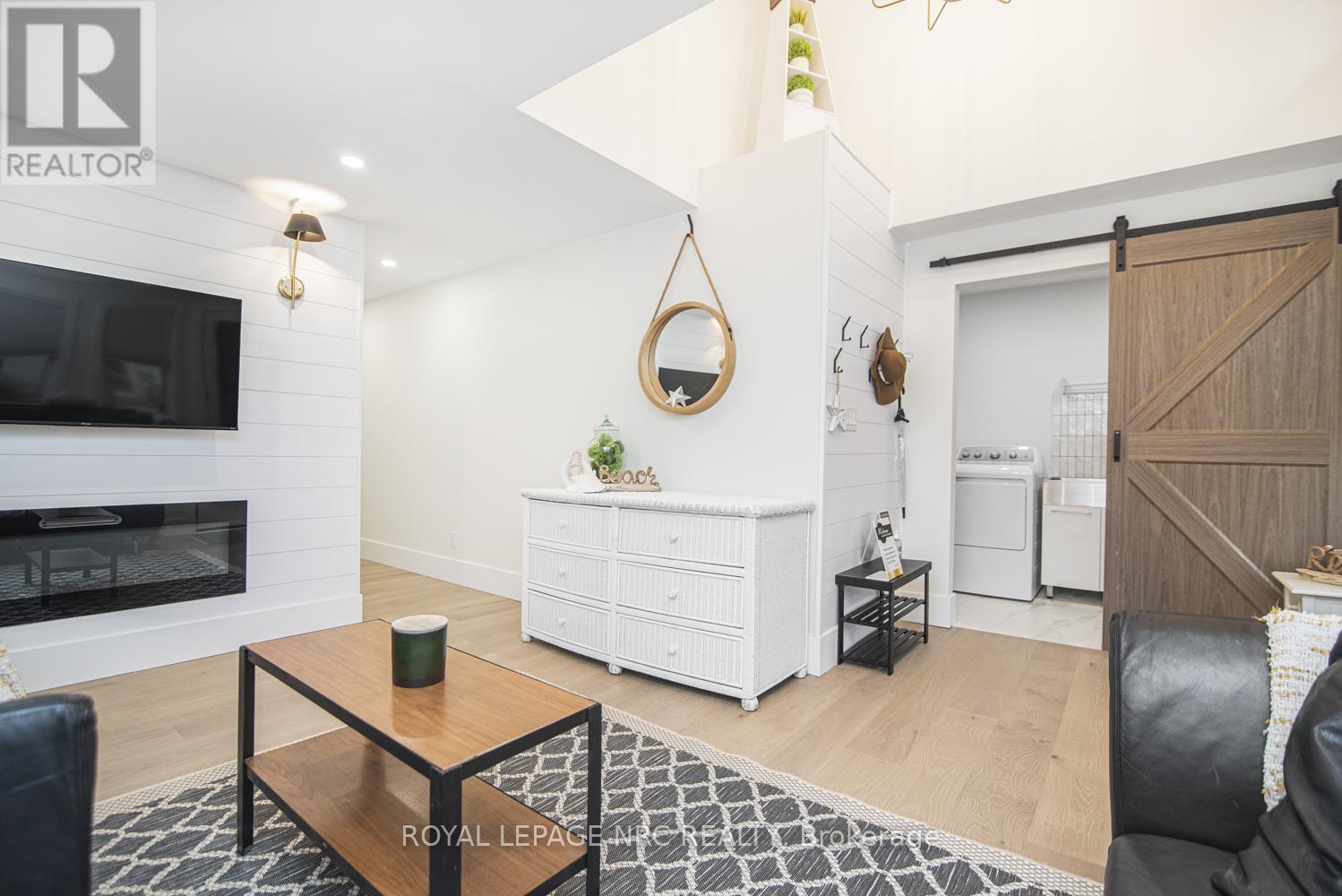 












385 WESTWOOD AVENUE

,
Fort Erie (Crystal Beach),




Ontario
L0S1B0

