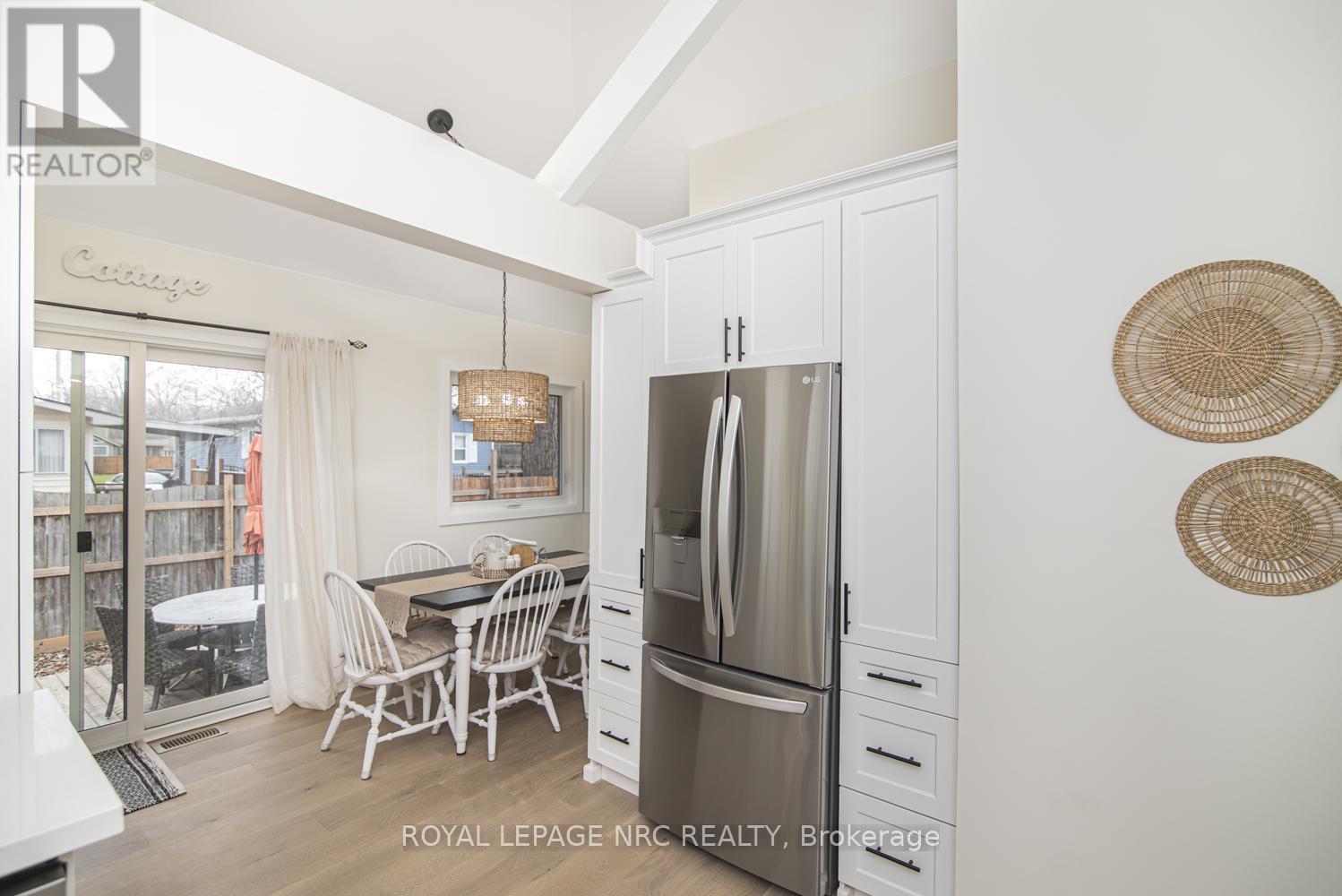 












385 WESTWOOD AVENUE

,
Fort Erie (Crystal Beach),




Ontario
L0S1B0

