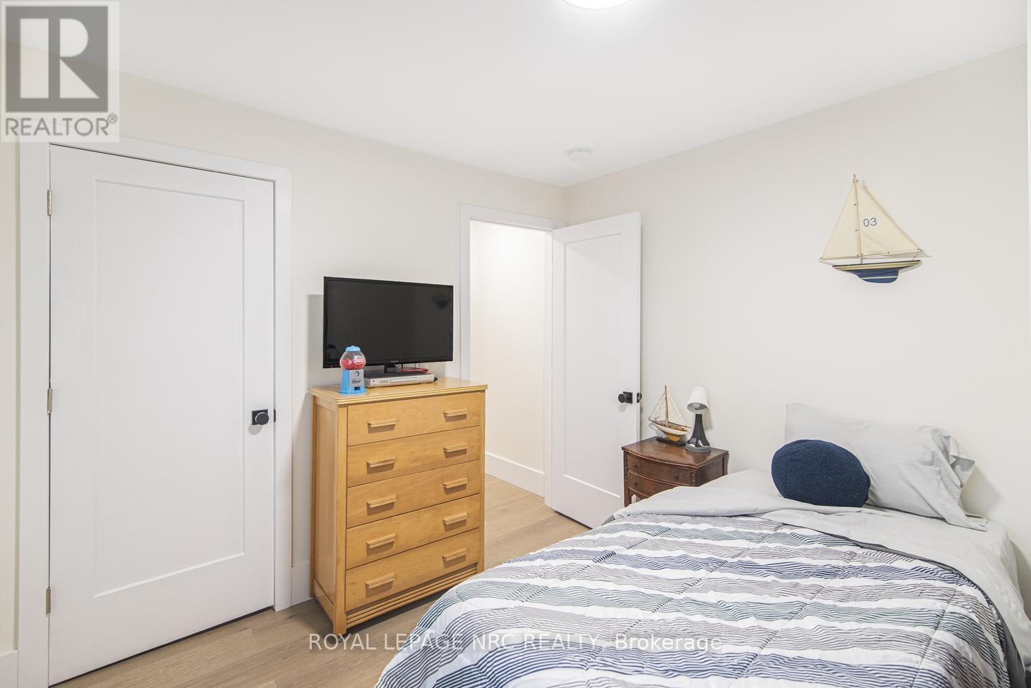 












385 WESTWOOD AVENUE

,
Fort Erie (Crystal Beach),




Ontario
L0S1B0

