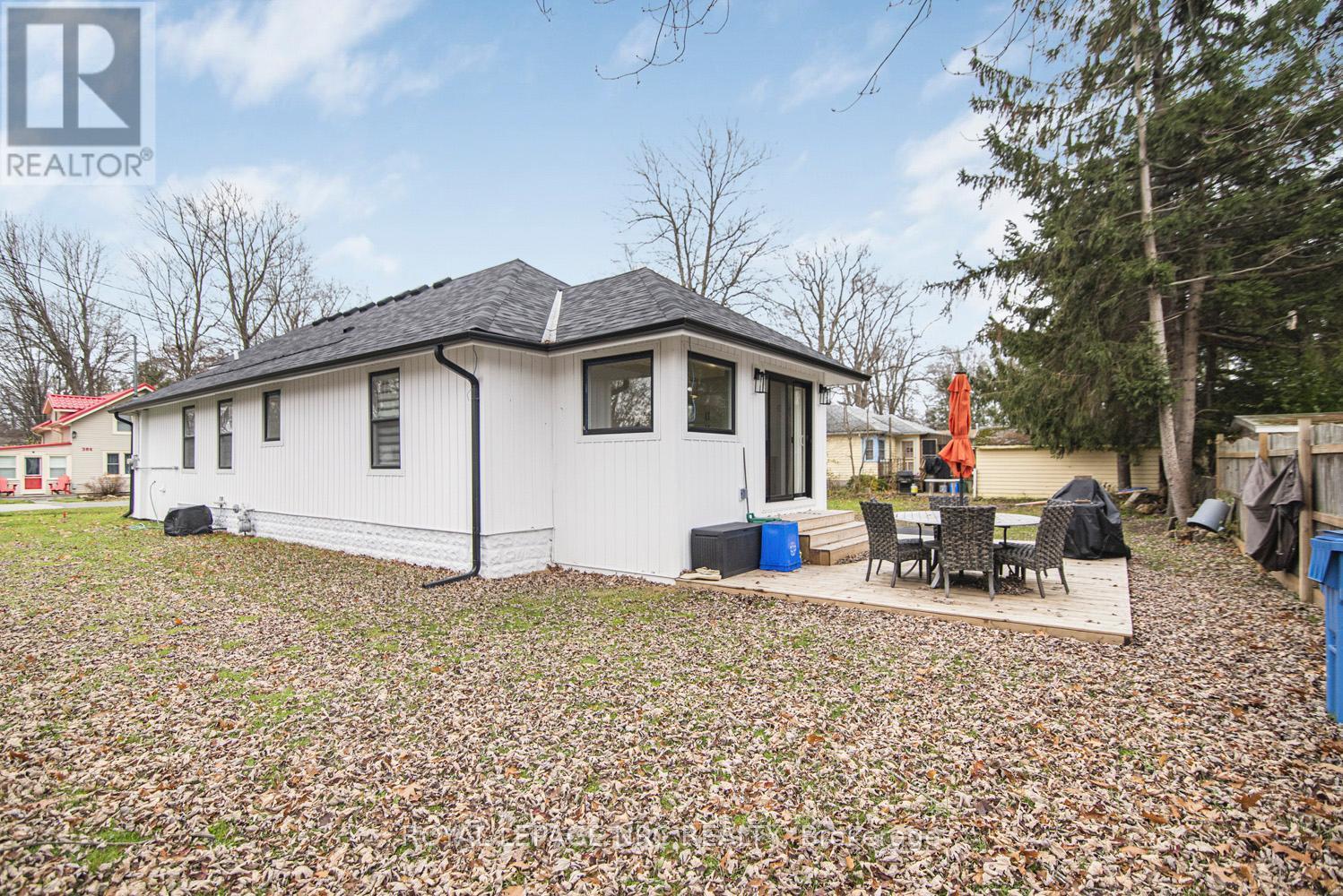 












385 WESTWOOD AVENUE

,
Fort Erie (Crystal Beach),




Ontario
L0S1B0

