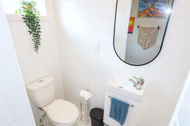









135


Victoria

DR,
Hillside Beach,




MB
R0E 2A0

