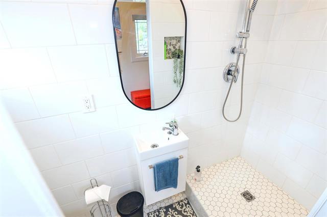 









135


Victoria

DR,
Hillside Beach,




MB
R0E 2A0

