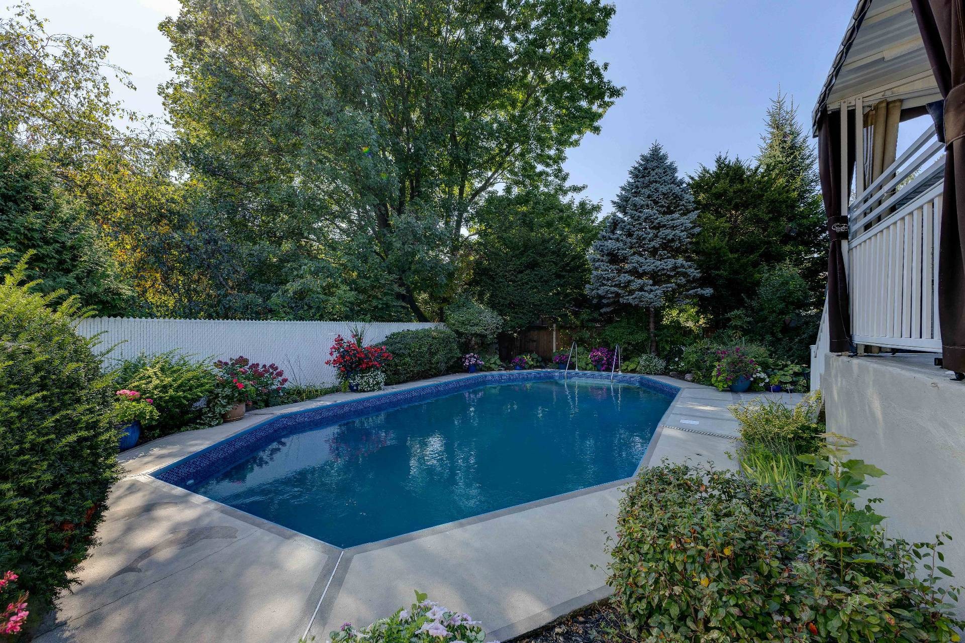 









1491


Rue De Rigaud

,
Saint-Bruno-de-Montarville,




QC
J3V3B8

