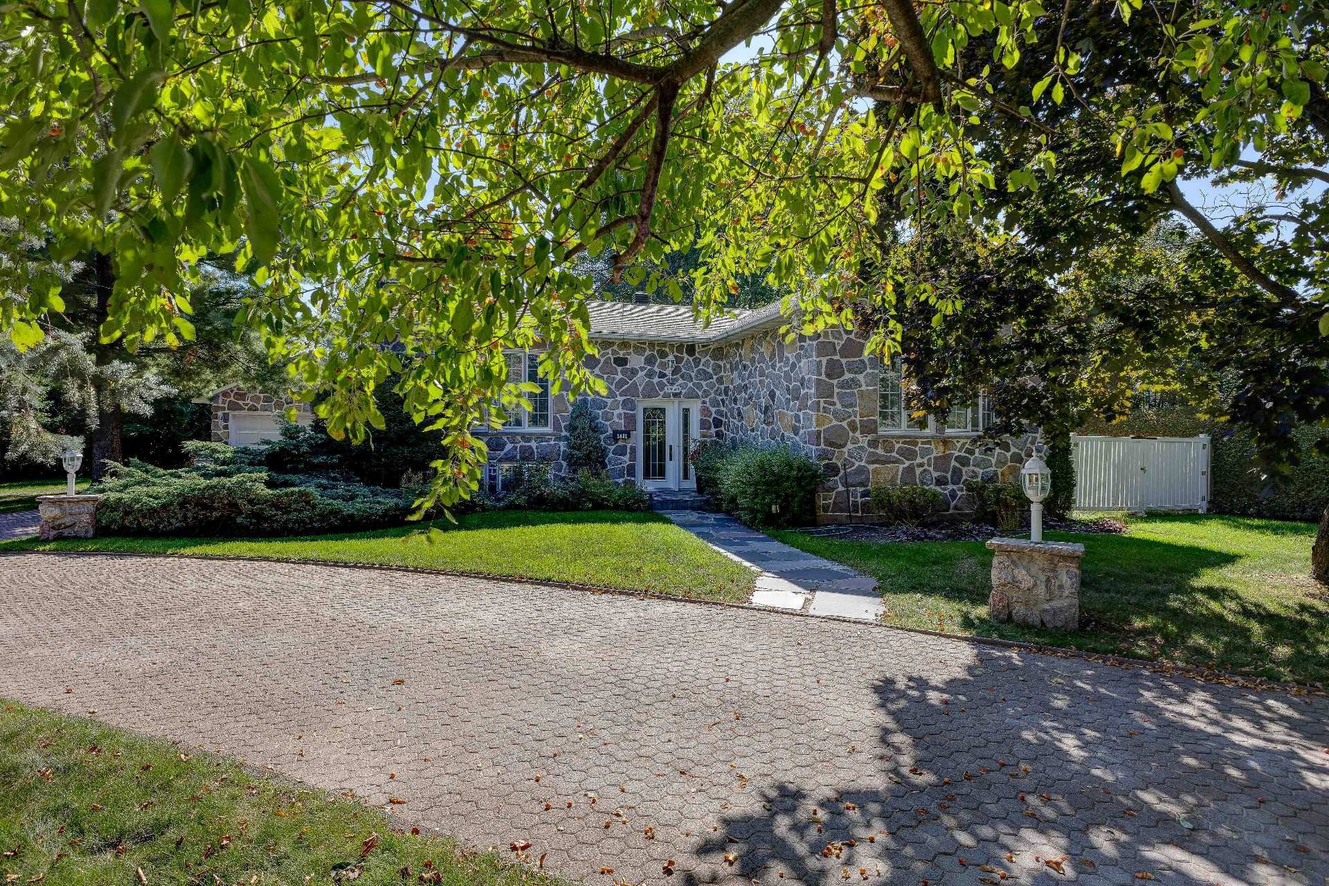 









1491


Rue De Rigaud

,
Saint-Bruno-de-Montarville,




QC
J3V3B8

