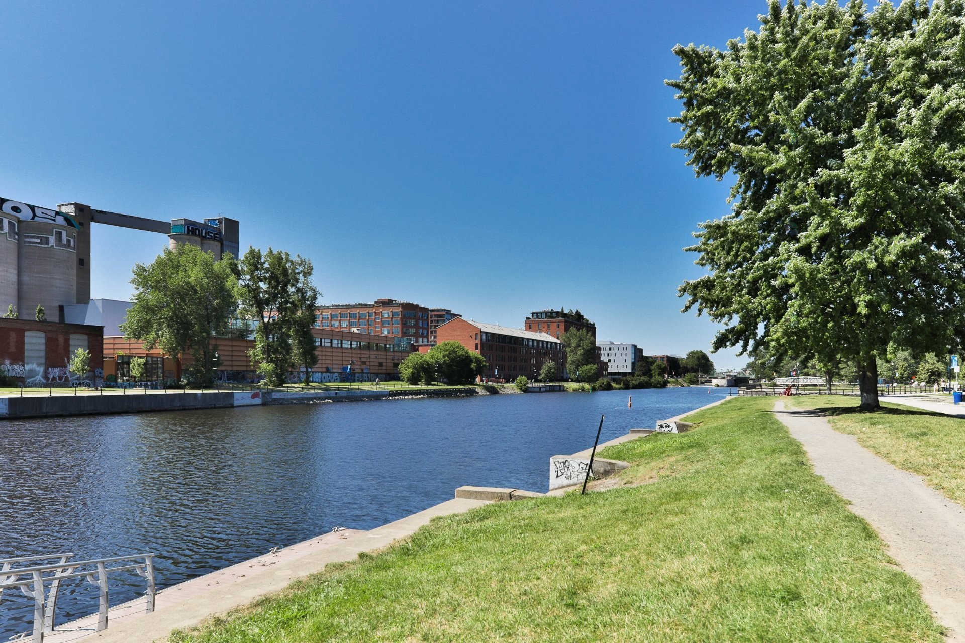 









1550


Rue des Bassins

, 222A,
Montréal (Le Sud-Ouest),




QC
H3C0W5

