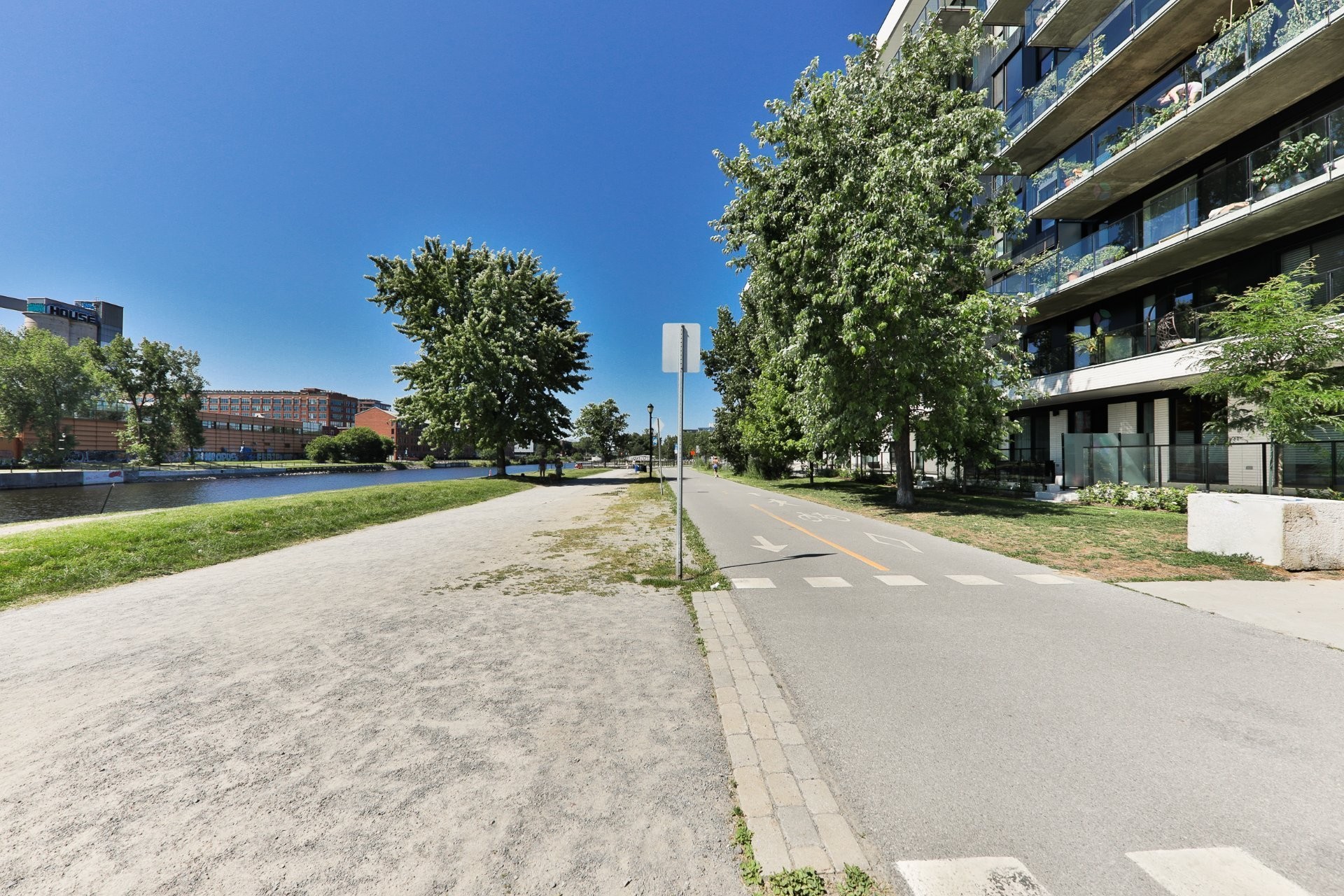 









1550


Rue des Bassins

, 222A,
Montréal (Le Sud-Ouest),




QC
H3C0W5

