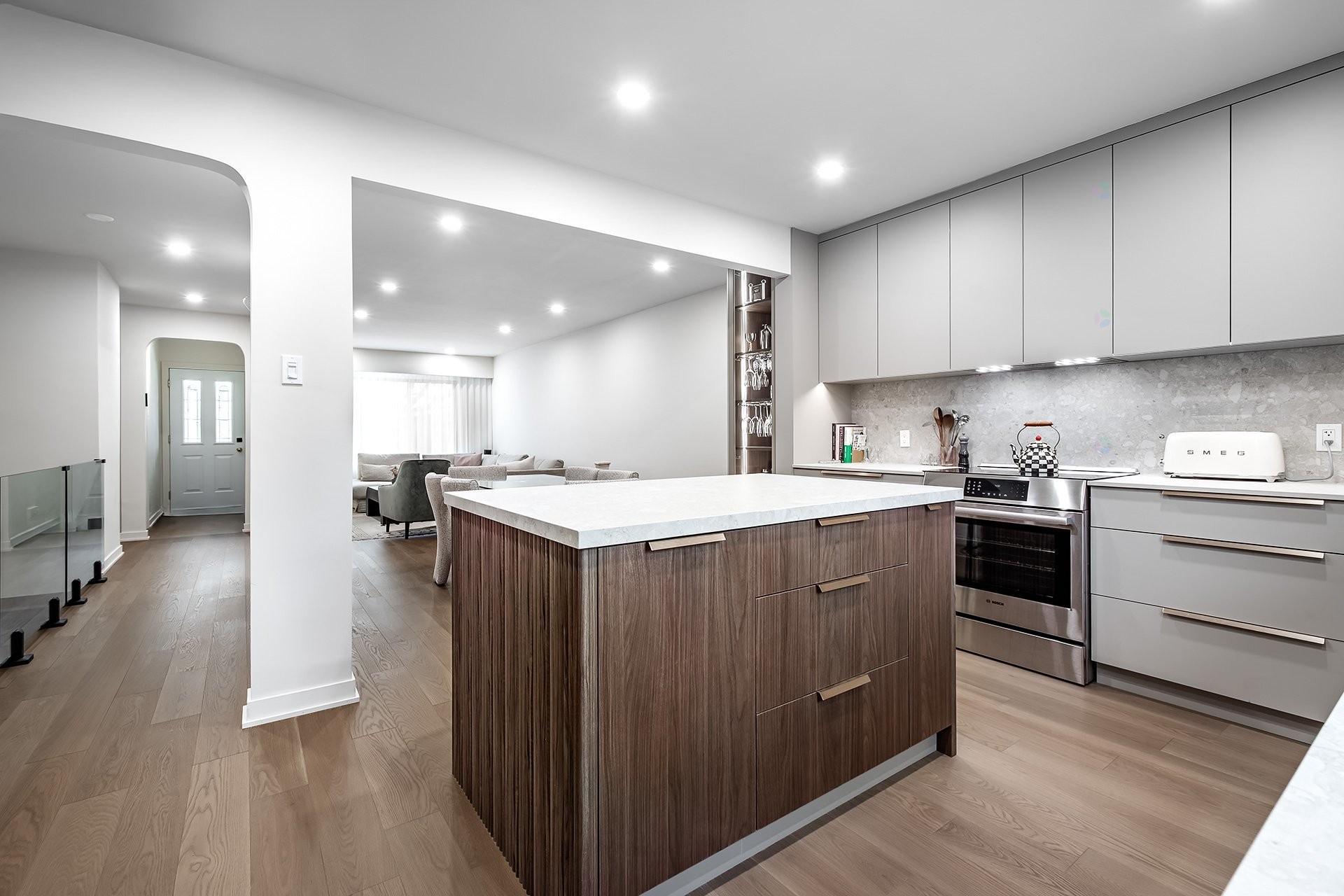 









5758


Av. Wolseley

,
Côte-Saint-Luc,




QC
H4W2L7

