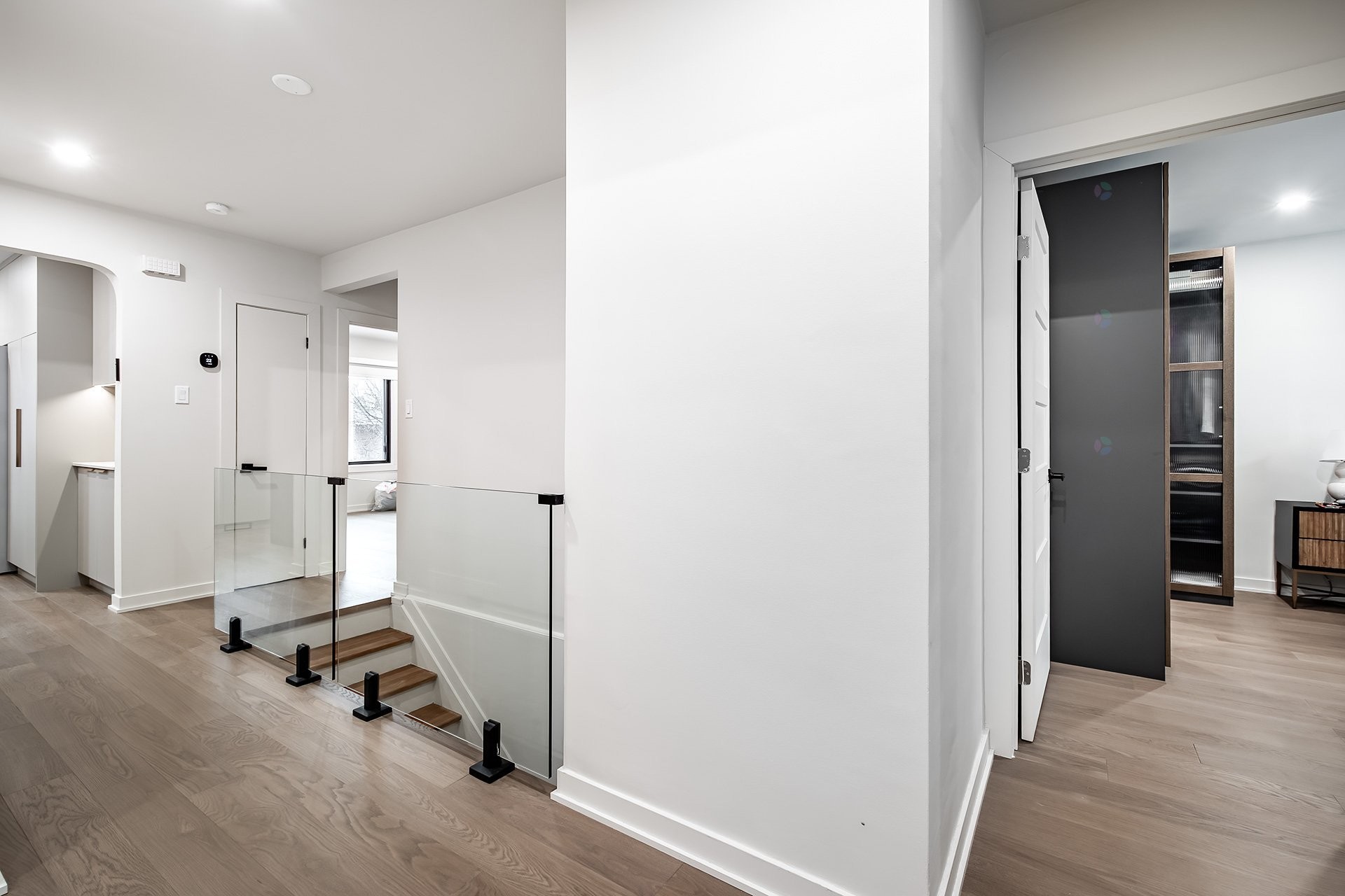 









5758


Av. Wolseley

,
Côte-Saint-Luc,




QC
H4W2L7

