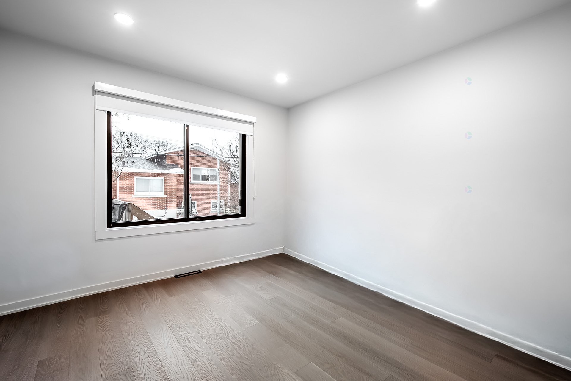 









5758


Av. Wolseley

,
Côte-Saint-Luc,




QC
H4W2L7

